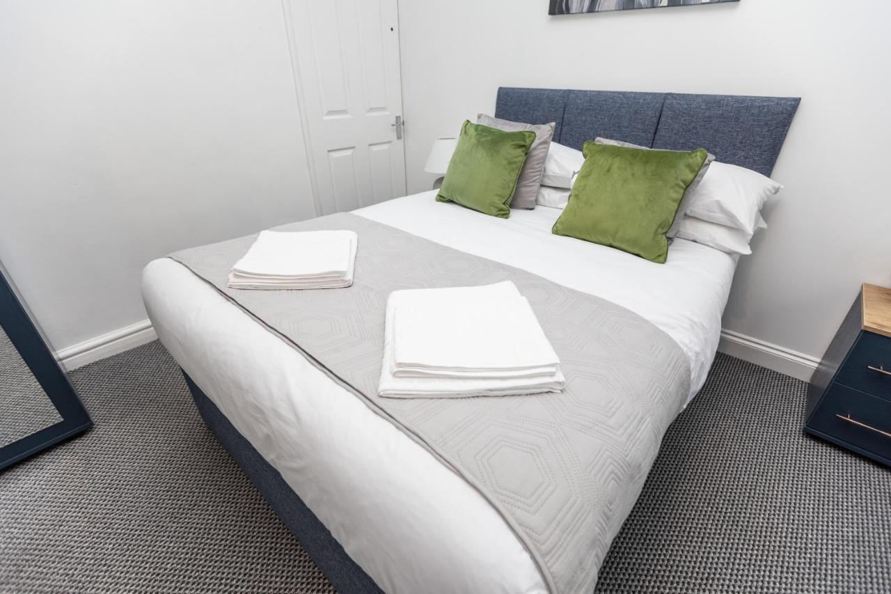 Spacious Three Bedroom Property! Hemsworth Extérieur photo