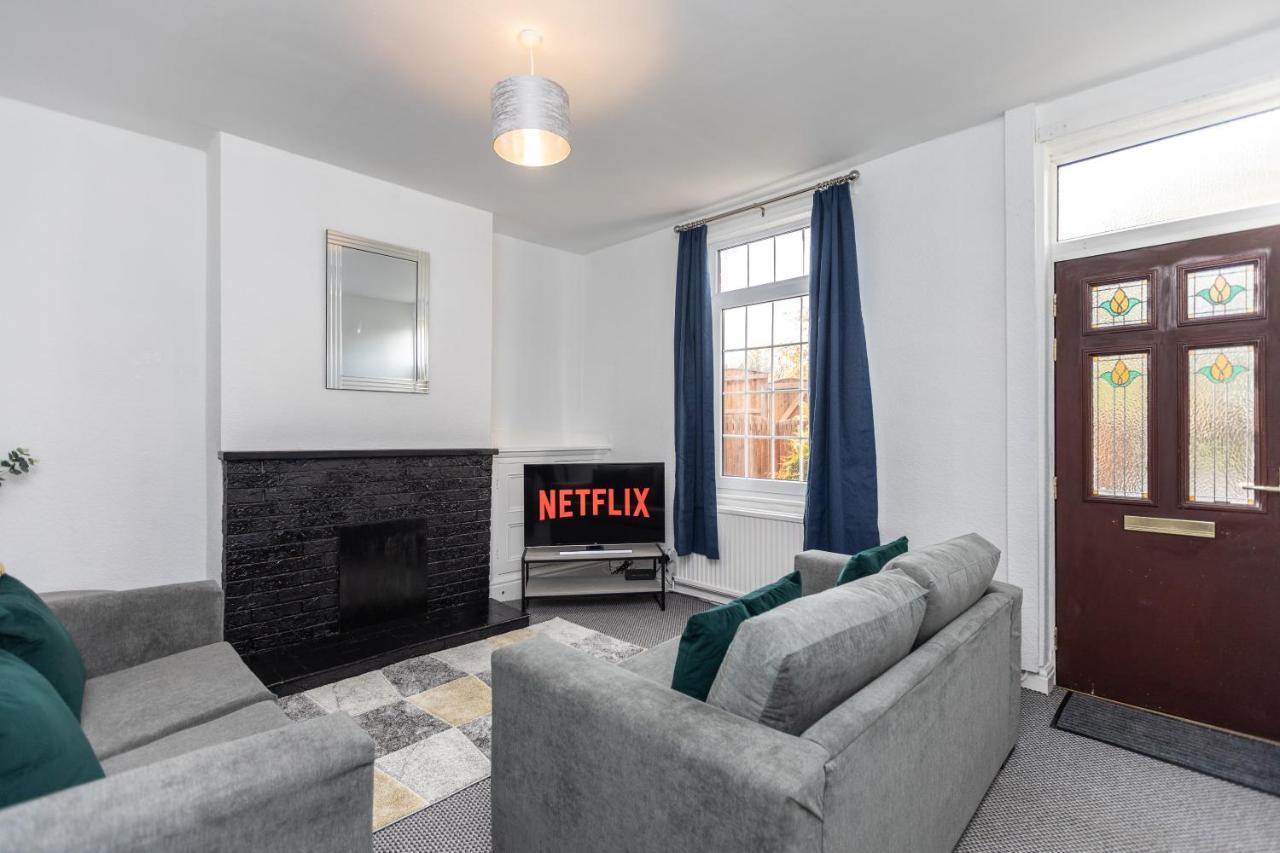 Spacious Three Bedroom Property! Hemsworth Extérieur photo